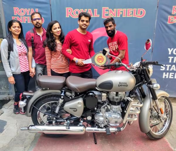 తండ్రికి రాయల్ ఎన్ఫీల్డ్ క్లాసిక్ 350 బైక్ గిఫ్ట్ గా ఇచ్చిన కొడుకు