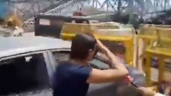 కారు పేపర్లు చూపమంటే రోడ్డు మీద పడి ఏడ్చిన అమ్మాయి : వీడియో