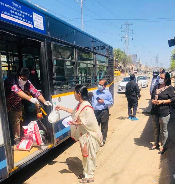 కరోనా నివారణలో ఇతర రాష్ట్రాలకు రోల్ మోడల్ గా హర్యానా, ఇంతకీ ఏం చేసిందో తెలుసా..? కరోనా నివారణలో ఇతర రాష్ట్రాలకు రోల్ మోడల్ గా హర్యానా, ఇంతకీ ఏం చేసిందో తెలుసా..?