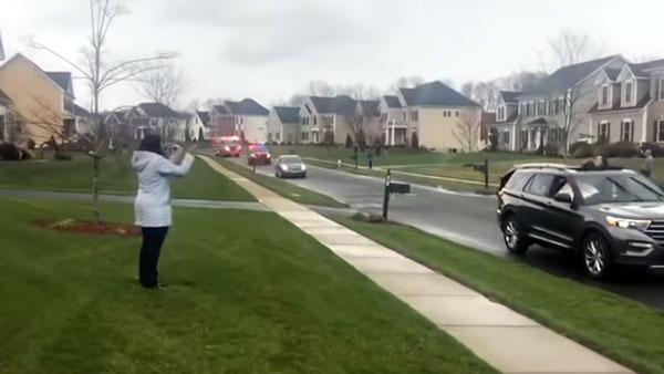 ఇండియన్ డాక్టరుకి 100 వాహనాల్లో సెల్యూట్ చేసిన అమెరికా ప్రజలు, ఎందుకో తెలుసా..? 