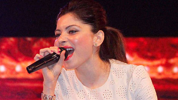 భారతీయ మహిళా సింగర్స్ యొక్క లగ్జరీ కార్లు ఎలా ఉన్నాయో చూడండి