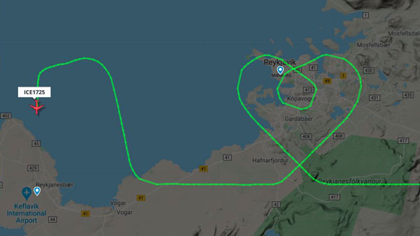 ఆరోగ్య కార్యకర్తలు కృతజ్ఞతగా ఆకాశంలో హార్ట్ వేసిన పైలెట్ 