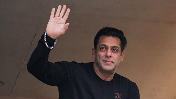 భూలోక స్వర్గాన్ని తలపించే బాలీవుడ్ యాక్టర్స్ యొక్క వానిటీ వ్యాన్స్ 