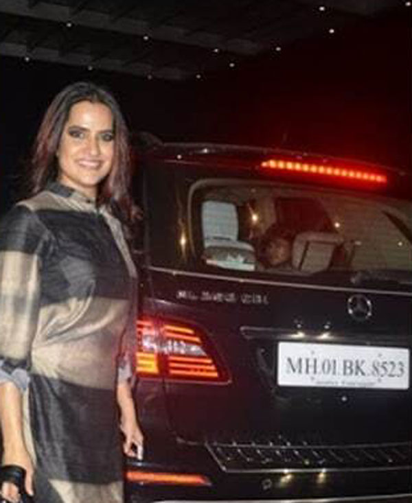 భారతీయ మహిళా సింగర్స్ యొక్క లగ్జరీ కార్లు ఎలా ఉన్నాయో చూడండి