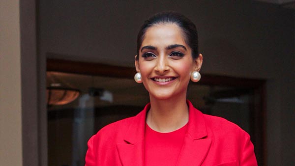 భూలోక స్వర్గాన్ని తలపించే బాలీవుడ్ యాక్టర్స్ యొక్క వానిటీ వ్యాన్స్ 