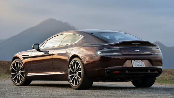 10 మంది బాలీవుడ్ సెలబ్రెటీస్ నడిపే సూపర్ లగ్జరీ కార్స్