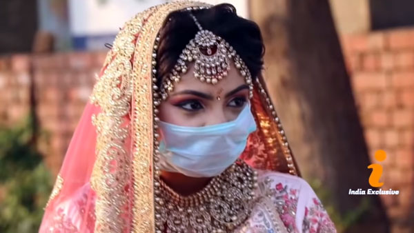 లాక్‌డౌన్ లో జరిగిన పెళ్లి : రాయల్ ఎన్ఫీల్డ్ పై రైడింగ్