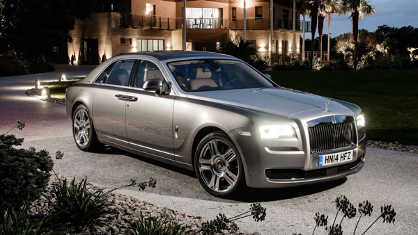 10 మంది బాలీవుడ్ సెలబ్రెటీస్ నడిపే సూపర్ లగ్జరీ కార్స్