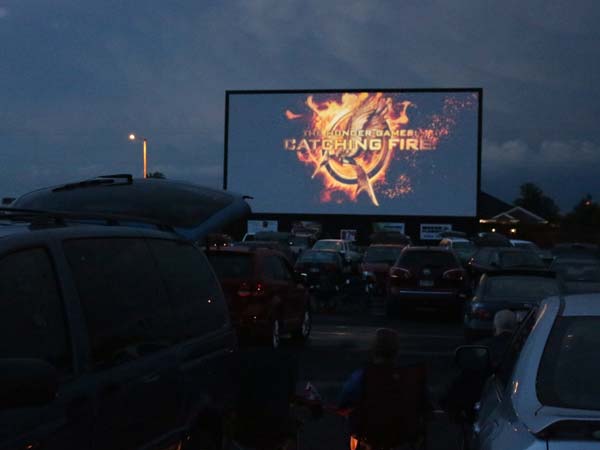 దుబాయ్‌లోని సినీ ప్రేమికుల కోసం డ్రైవ్-ఇన్ సినిమా, ఎలా ఉందో మీరే చూడండి