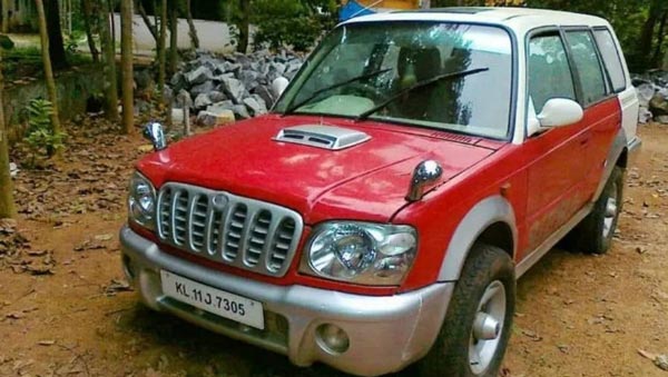 కొత్తగా కనిపిస్తున్న మూడు కార్లు కలయికతో తయారయిన కొత్త కారు