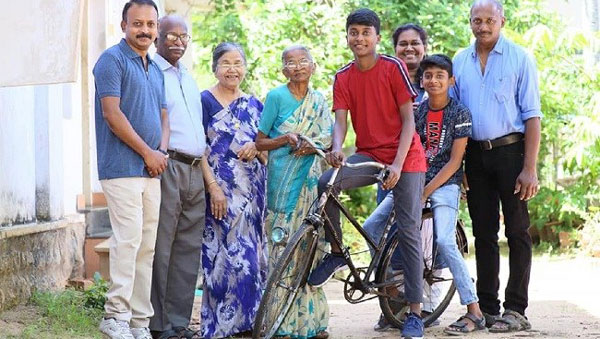 ఒకే ఫ్యామిలీ నాలుగు తరాలుగా ఉపయోగిస్తున్న సైకిల్