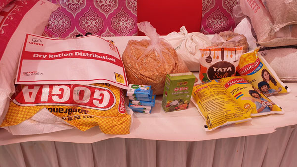 పేద ప్రజలకు నిత్యావసర కిట్స్ అందజేస్తున్న గ్రేట్ వాల్ మోటార్స్