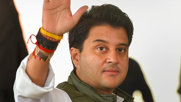 ఇండియన్ పొలిటికల్ లీడర్స్ ఎలాంటి వాహనాలు డ్రైవ్ చేస్తారో తెలుసా ?