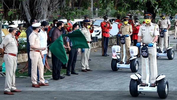ముంబై పోలీసులకి సెగ్వే ఎలక్ట్రిక్ స్కూటర్లు, ఎందుకో తెలుసా ?
