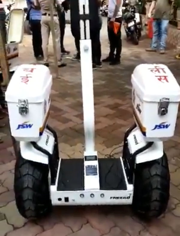 ముంబై పోలీసులకి సెగ్వే ఎలక్ట్రిక్ స్కూటర్లు, ఎందుకో తెలుసా ?