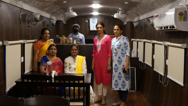 రెస్టారెంట్‌గా మారిన ట్రైన్ బోగి