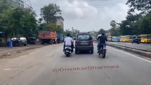 రెండు బైకుల సహాయంతో ముందుకెళ్లిన కారు [వీడియో]