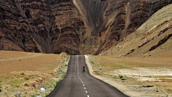 సాహస యాత్రలు చేయాలనుకుంటున్నారా.. అయితే భారతదేశంలో అత్యంత ఎత్తైన మోటార్ రహదారులు ఇవే సాహస యాత్రలు చేయాలనుకుంటున్నారా.. అయితే భారతదేశంలో అత్యంత ఎత్తైన మోటార్ రహదారులు ఇవే