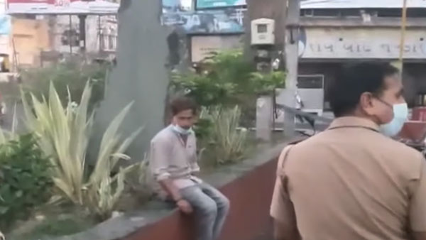 కరోనా టెస్ట్ చేసుకోవడానికి ఇలా కూడా చేస్తారా..? 