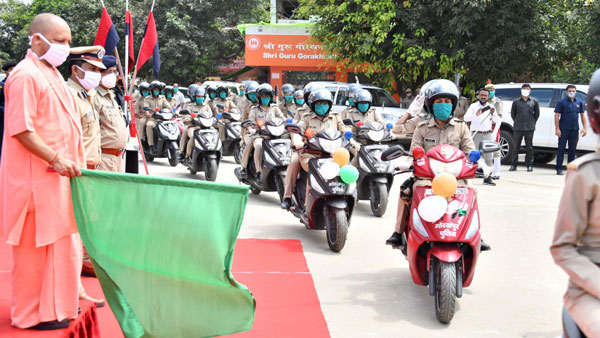 గోరఖ్‌పూర్ పోలీస్ శాఖకు 100 స్కూటర్లు అందించిన హీరో మోటోకార్ప్