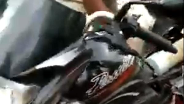 బైక్ కింద నుంచి 20 బాటిల్స్ మద్యం స్వాధీనం, వీడియో చూస్తే మీరు కచ్చితంగా షాక్ అవుతారు