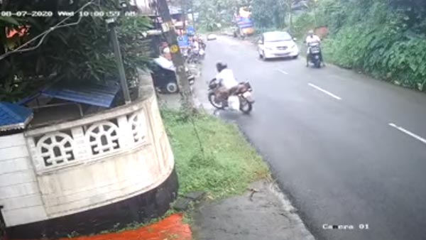 భారతీయ రోడ్లపై ఎప్పుడు ఏ ప్రమాదం జరుగుతుందో ; ఈ వీడియో చూడండి