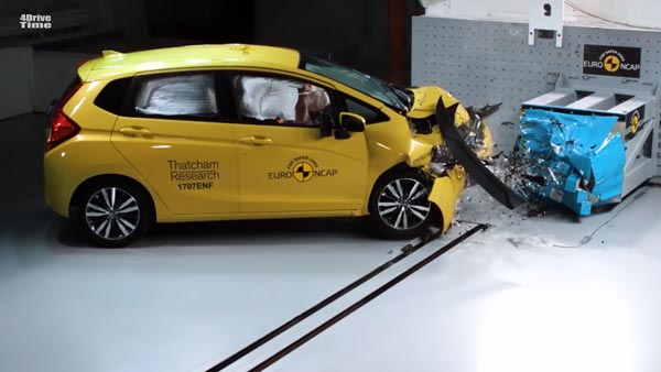 క్రాష్ టెస్ట్లో పాత కార్లు నుజ్జు నుజ్జు అయిపోయాయ్, ఇప్పటి కార్లే బెస్ట్! క్రాష్ టెస్ట్లో పాత కార్లు నుజ్జు నుజ్జు అయిపోయాయ్, ఇప్పటి కార్లే బెస్ట్!