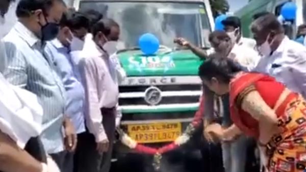 నగరిలో అంబులెన్సులను ప్రారంభించిన ఎమ్మెల్యే ఆర్.కె రోజా