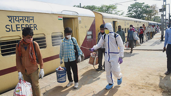 శ్రామిక్ ట్రైన్స్ వల్ల ఇండియన్ రైల్వే ఎంత వసూలు చేసిందో చూడండి శ్రామిక్ ట్రైన్స్ వల్ల ఇండియన్ రైల్వే ఎంత వసూలు చేసిందో చూడండి