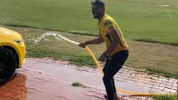 లాక్‌డౌన్‌లో కారు కడిగిన ఇండియన్ క్రికెటర్ సురేష్ రైనా [వీడియో]