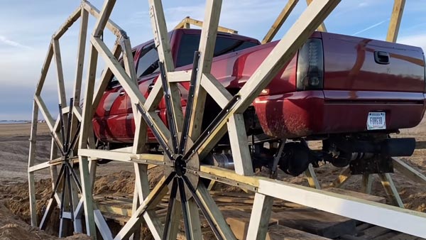 240 ఇంచ్ చక్రాలతో కొత్త రికార్డ్ సృష్టించిన కార్ [వీడియో]