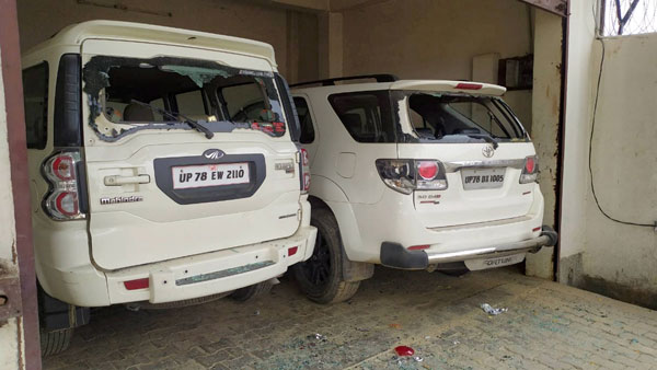 గ్యాంగ్ స్టర్ వికాస్ దుబే కార్లు నుజ్జు నుజ్జు చేసిన పోలీసులు ; వీడియో చూడండి