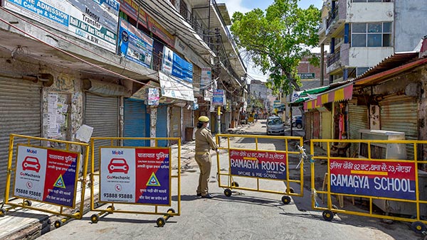 గర్భిణీ భార్య కోసం 4000 కి.మీ ప్రయాణించిన భర్త