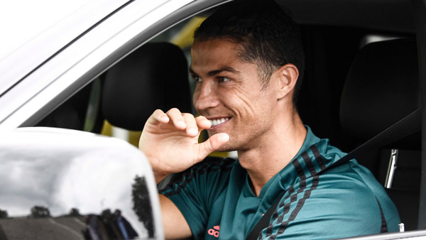 ప్రపంచంలో అత్యంత ఖరీదైన కారు కొన్న క్రిస్టియానో ​​రొనాల్డో : ఈ కారు ధర 83 కోట్లు