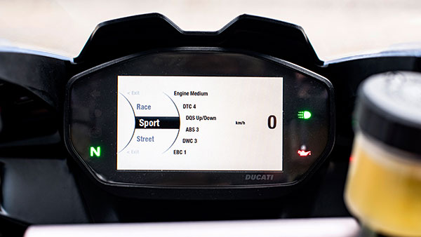 భారత్‌లో డ్యుకాటి పానిగేల్ వి2 విడుదల - ధర, ఫీచర్లు, వివరాలు