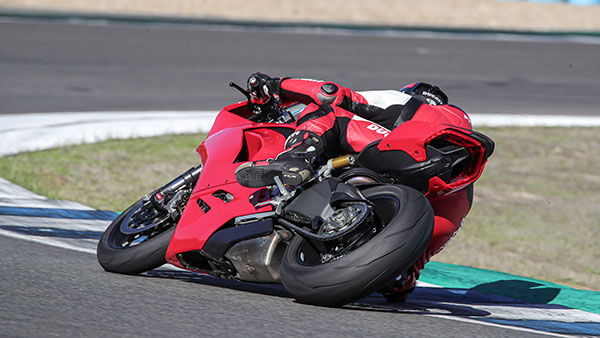 భారత్‌లో డ్యుకాటి పానిగేల్ వి2 విడుదల - ధర, ఫీచర్లు, వివరాలు