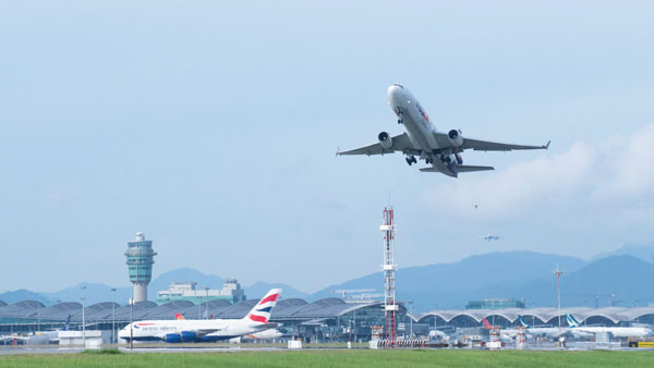 ప్రయాణికులు వణికిపోయేలా చేసే ప్రపంచంలోనే అత్యంత ప్రమాదకరమైన విమానాశ్రయాలు, ఇవే