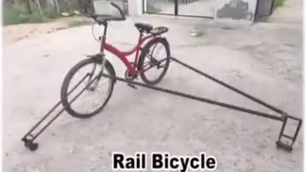 మీరు ఎప్పుడూ చూడని రైలు పట్టాలపై నడిచే సైకిల్