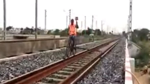 మీరు ఎప్పుడూ చూడని రైలు పట్టాలపై నడిచే సైకిల్