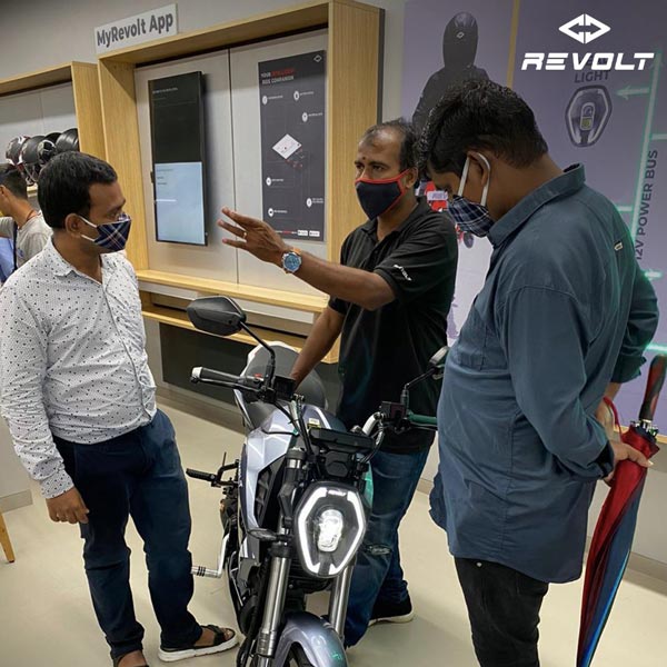 ముంబైలో రివోల్ట్ ఆర్‌వి300, ఆర్‌వి400 ఎలక్ట్రిక్ బైక్స్ విడుదల; వివరాలు
