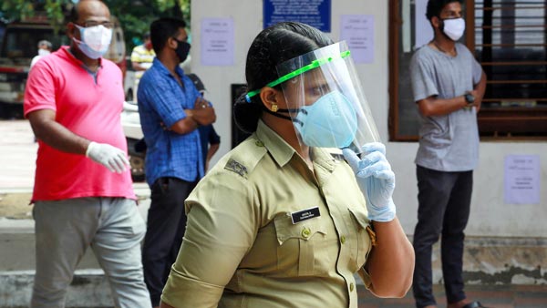 రాజ్‌కోట్‌లోని మహిళా పోలీసుతో గొడవపడిన రవీంద్ర జడేజా ; ఎందుకో తెలుసా ?