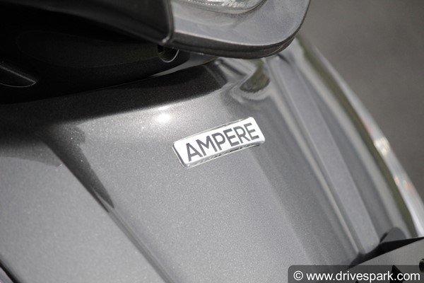 క్రికెటర్ రాబిన్ ఉతప్పకు పంపిణీ చేయబడిన ఆంపియర్ ఎలక్ట్రిక్ స్కూటర్ 