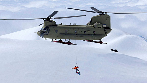 హెలికాఫ్టర్లు చేసే ఈ పనులు విమానాలు ఎందుకు చేయలేవు.. మీకు తెలుసా ?