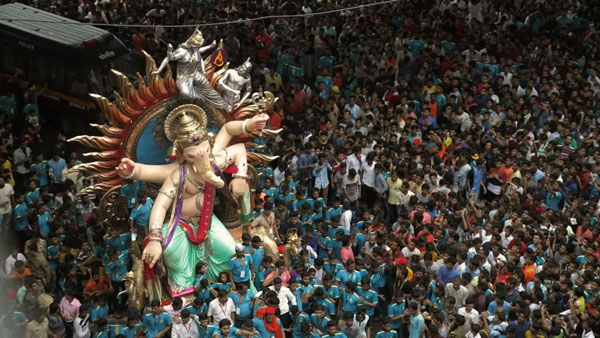 162 అడుగుల జీప్ ఎస్‌యూవీలతో తయారైన గణేష్ మహారాజ్ [వీడియో]