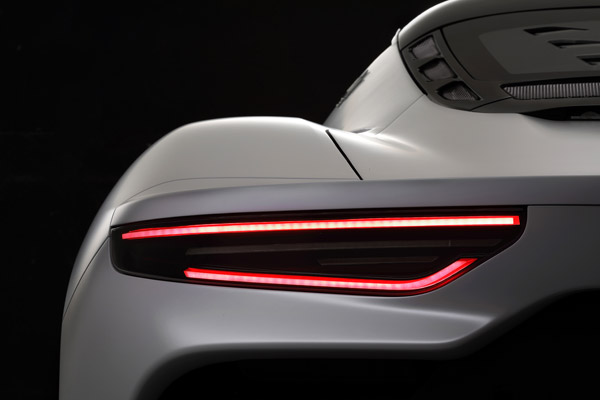 మాసేరటి ఎమ్‌సి20 సూపర్ కార్ ఆవిష్కరణ; ఫీచర్లు, వివరాలు