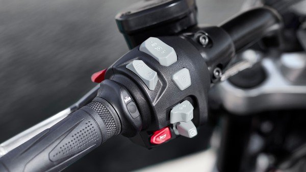 భారత్‌లో ట్రైయంప్ రాకెట్ 3జిటి విడుదల; ధర వింటే షాక్!