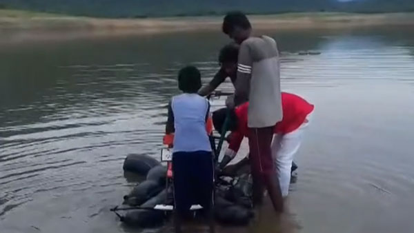 నీటిపై నడిచే బైక్.. వీడియో చూసారా ?