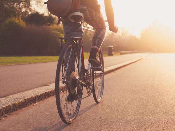 పేద దేశానికీ సహాయం చేయడానికి 36 రోజులు సైక్లింగ్ చేసిన యువకుడు.. ఇంతకీ ఏంటో ఈ కథ తెలుసా ? పేద దేశానికీ సహాయం చేయడానికి 36 రోజులు సైక్లింగ్ చేసిన యువకుడు.. ఇంతకీ ఏంటో ఈ కథ తెలుసా ?