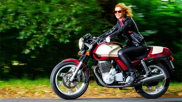 మహిళకు డ్రైవింగ్ లైసెన్స్ ఇవ్వడానికి నిరాకరించిన పాకిస్థాన్ అధికారులు.. తర్వాత ఏం జరిగిందంటే ?