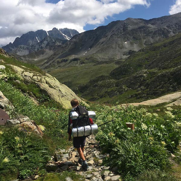 ఇది చూసారా.. బామ్మకోసం 4 దేశాలు కాలినడకతో ప్రయాణించిన 10 ఏళ్ల బాలుడు